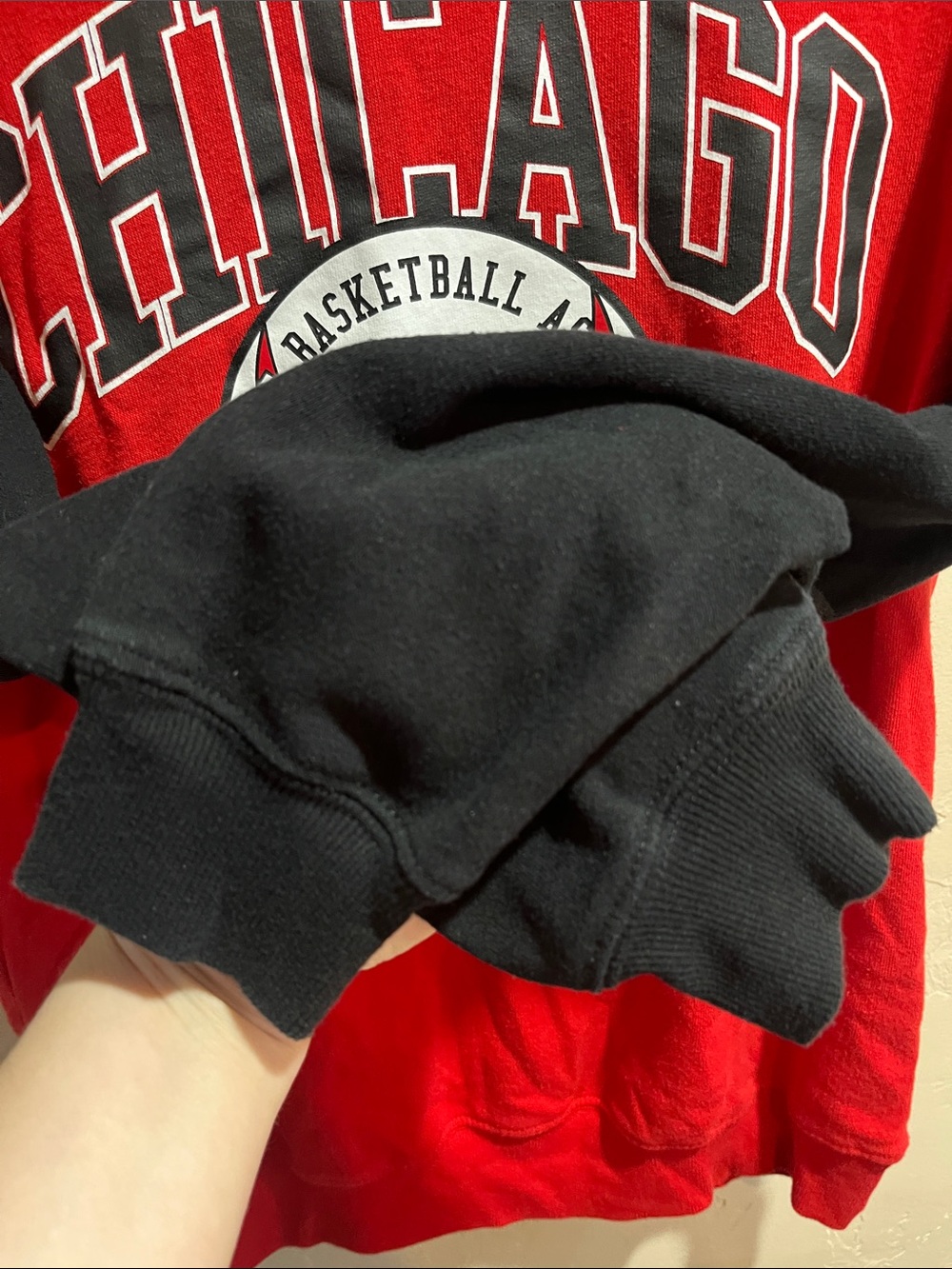 NBA CHICAGO BULLS CREW NECK SWEATER - Picture 5 of 6